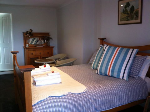 Corinella On The Esplanade Bed & Breakfast - Mackay Tourism 3