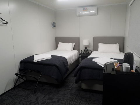 Cornwall House Accommodation - Mackay Tourism 1