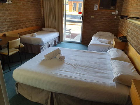 Corowa Golf Club Motel - Mackay Tourism 1