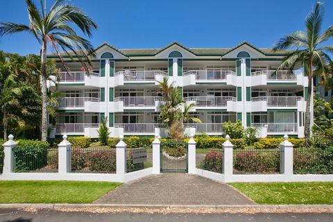 Costa Royale Trinity Beach - Mackay Tourism 0