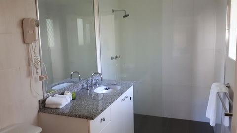 Costa Royale Trinity Beach - Mackay Tourism 1
