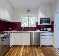 Cottesloe Beach Deluxe Apartment - Mackay Tourism