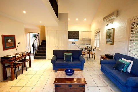 Country Apartments - Mackay Tourism 0