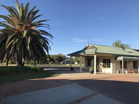 Country Gardens Motor Inn - Mackay Tourism 0