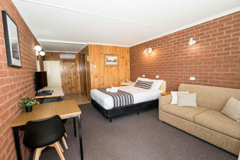 Country Mile Motor Inn - Mackay Tourism 2