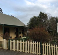 Country Pleasures Bed and Breakfast - Mackay Tourism