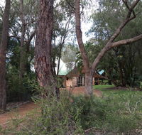 Country Retreat on 1 acre with pool hot tub surrounded by trees - Mackay Tourism