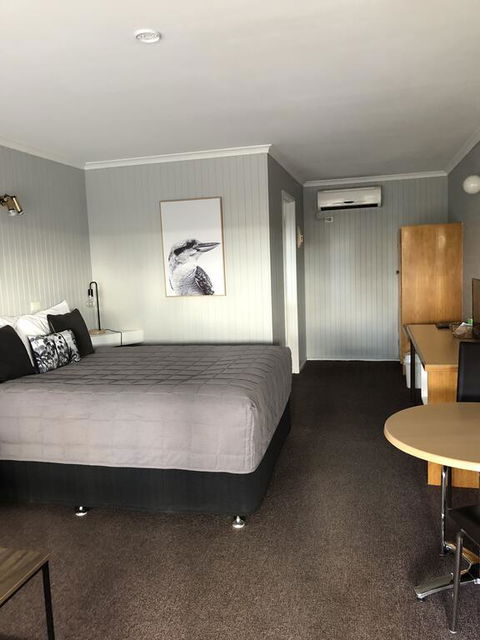 Country Roads Motor Inn - Mackay Tourism 1