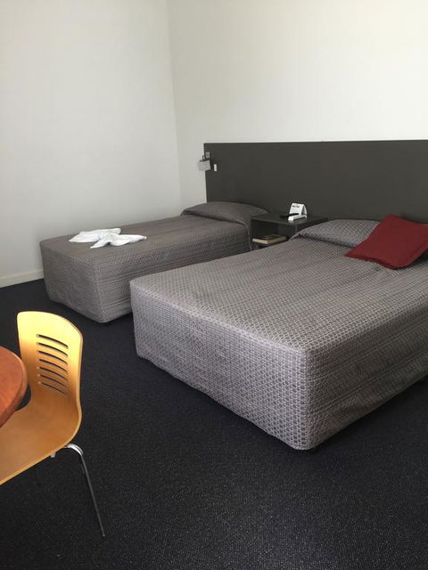 Country Roads Motor Inn Dysart - Mackay Tourism 3