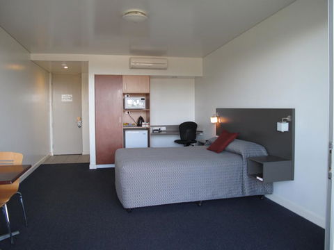 Country Roads Motor Inn Dysart - Mackay Tourism 0