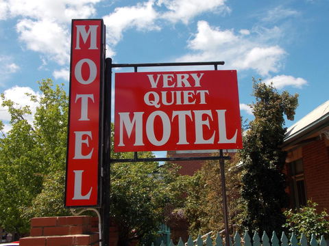 Cowra Crest Motel - Mackay Tourism 0