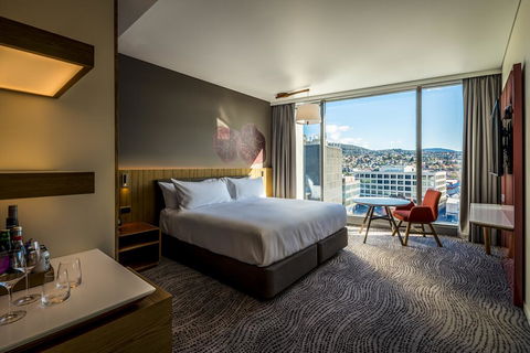 Crowne Plaza Hobart - Mackay Tourism 1