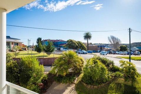 Crystal Waters Unit 2 - Mackay Tourism 1