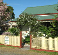 Cuddledoon Cottages Rutherglen - Mackay Tourism