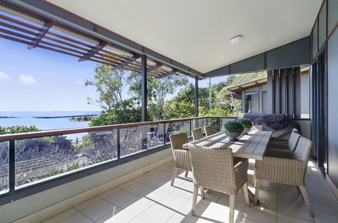 Currumbin Beachside Holiday Home - Mackay Tourism 0