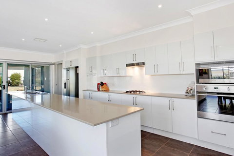 Cypress Point Lodge - Mackay Tourism 3