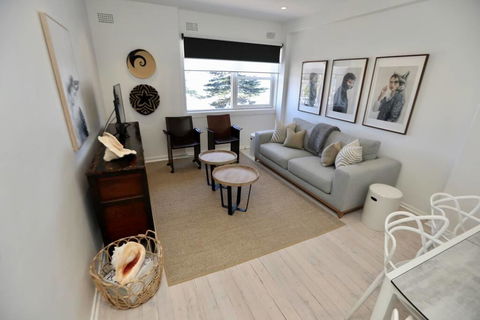 D'Luxe Designer Den Bondi-Ocean View Apartment - Mackay Tourism 3