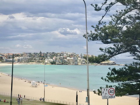 D'Luxe Designer Den Bondi-Ocean View Apartment - Mackay Tourism 1