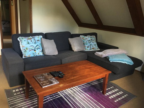 Dancing Waters Cottage - Mackay Tourism 1