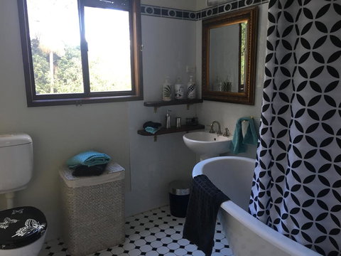 Dancing Waters Cottage - Mackay Tourism 2