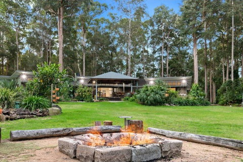 De Zen - Aussie World Holiday Group Venue - Mackay Tourism 0