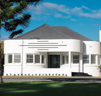 Deco Beach Luxury Apartments - Mackay Tourism