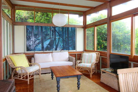Delicate Nobby Artist Studio, 898 Point Plomer Road - Mackay Tourism 2