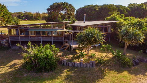 Delicate Nobby Artist Studio, 898 Point Plomer Road - Mackay Tourism 0