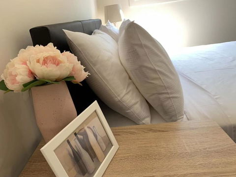 Delightful Bedroom In Bentleigh East - Mackay Tourism 0