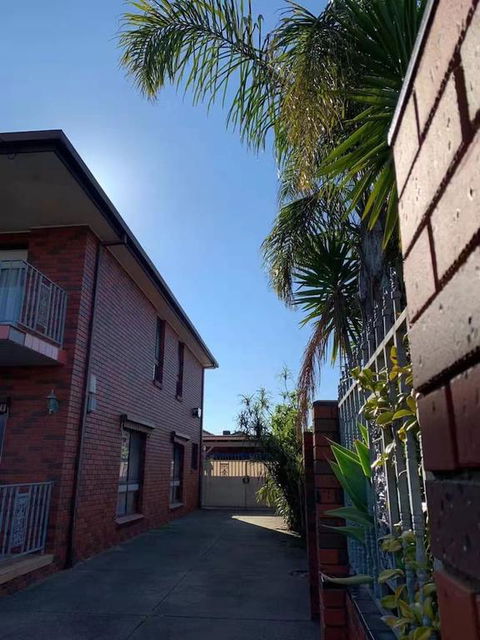 Delightful Bedroom In Bentleigh East - Mackay Tourism 3