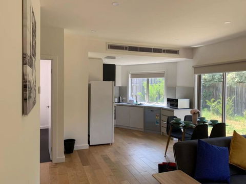 Delightful Bedroom In Bentleigh East - Mackay Tourism 1