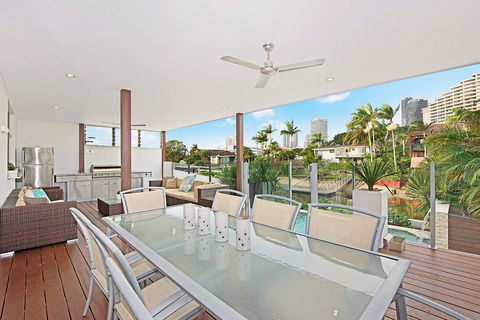 Deluxe On Water - Mackay Tourism 2