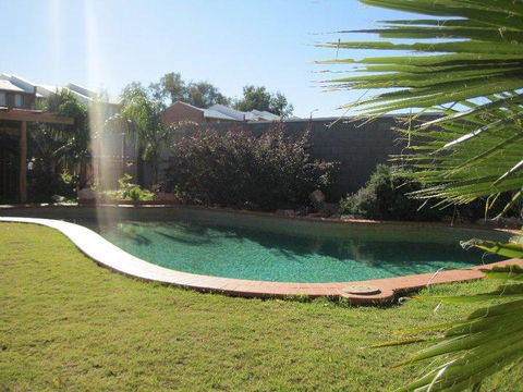 Desert Rose Inn Alice Springs - Mackay Tourism 1