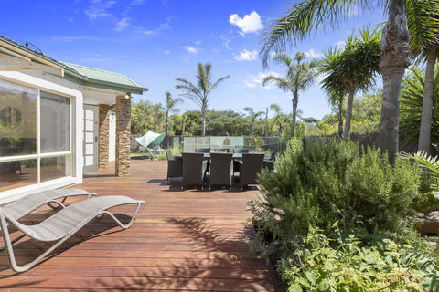 DIAMOND BAY RETREAT - SORRENTO - Mackay Tourism 3