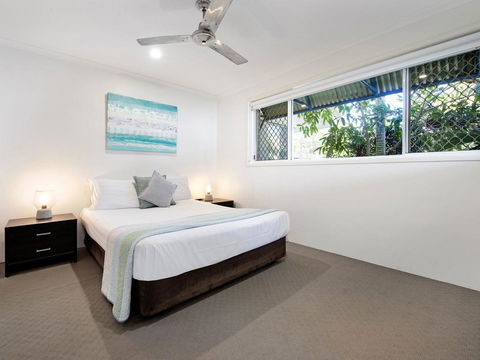 Diamond Beach 3 Bedroom Poolside Apartment - Mackay Tourism 1