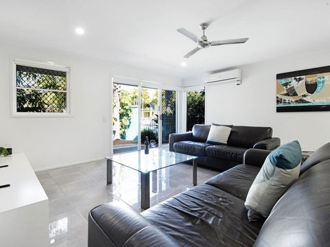 Diamond Beach 3 Bedroom Poolside Apartment - Mackay Tourism 3