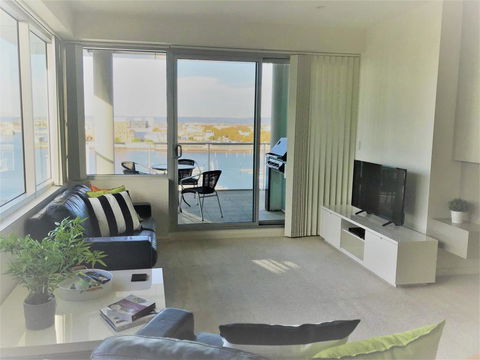 Dolphin View At Spinnaker - Mackay Tourism 1