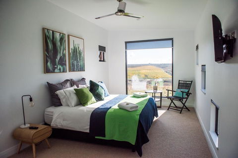Dragonfly Cottages - Mackay Tourism 1