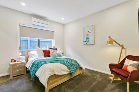 Dromana 300m Beach Shops And Cafes Table Tennis - Mackay Tourism 3