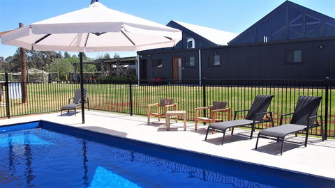 Dubbo Rhino Lodge - Mackay Tourism 1