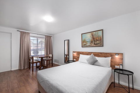 Econo Lodge Lilydale - Mackay Tourism 0