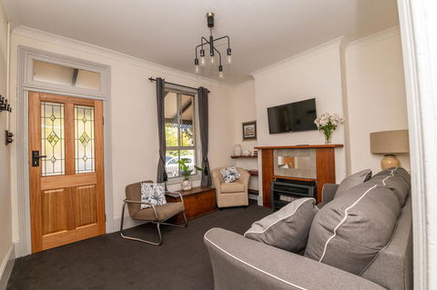 Edward Cottage Heritage, Central, Comfortable. - Mackay Tourism 0