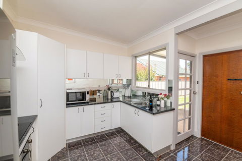 Edward Cottage Heritage, Central, Comfortable. - Mackay Tourism 2
