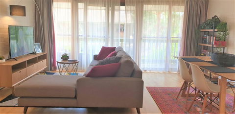 Elegant And Relaxing Apartment Few Mins To Canberra Racecourse - Mackay Tourism 3