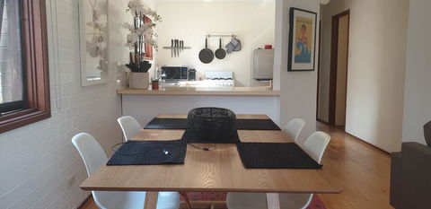 Elegant And Relaxing Apartment Few Mins To Canberra Racecourse - Mackay Tourism 1