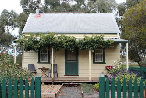 Elinike Guest Cottages - Mackay Tourism 3
