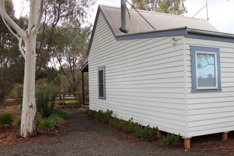 Elinike Guest Cottages - Mackay Tourism 1