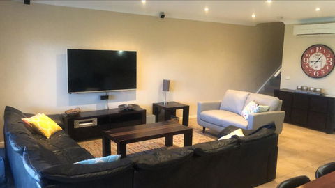 ELSINOR Townhouse 2 - Mackay Tourism 2