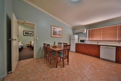 Emerald Explorers Inn - Mackay Tourism 1