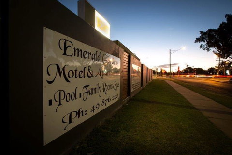 Emerald Gardens Motel & Apartments - Mackay Tourism 0